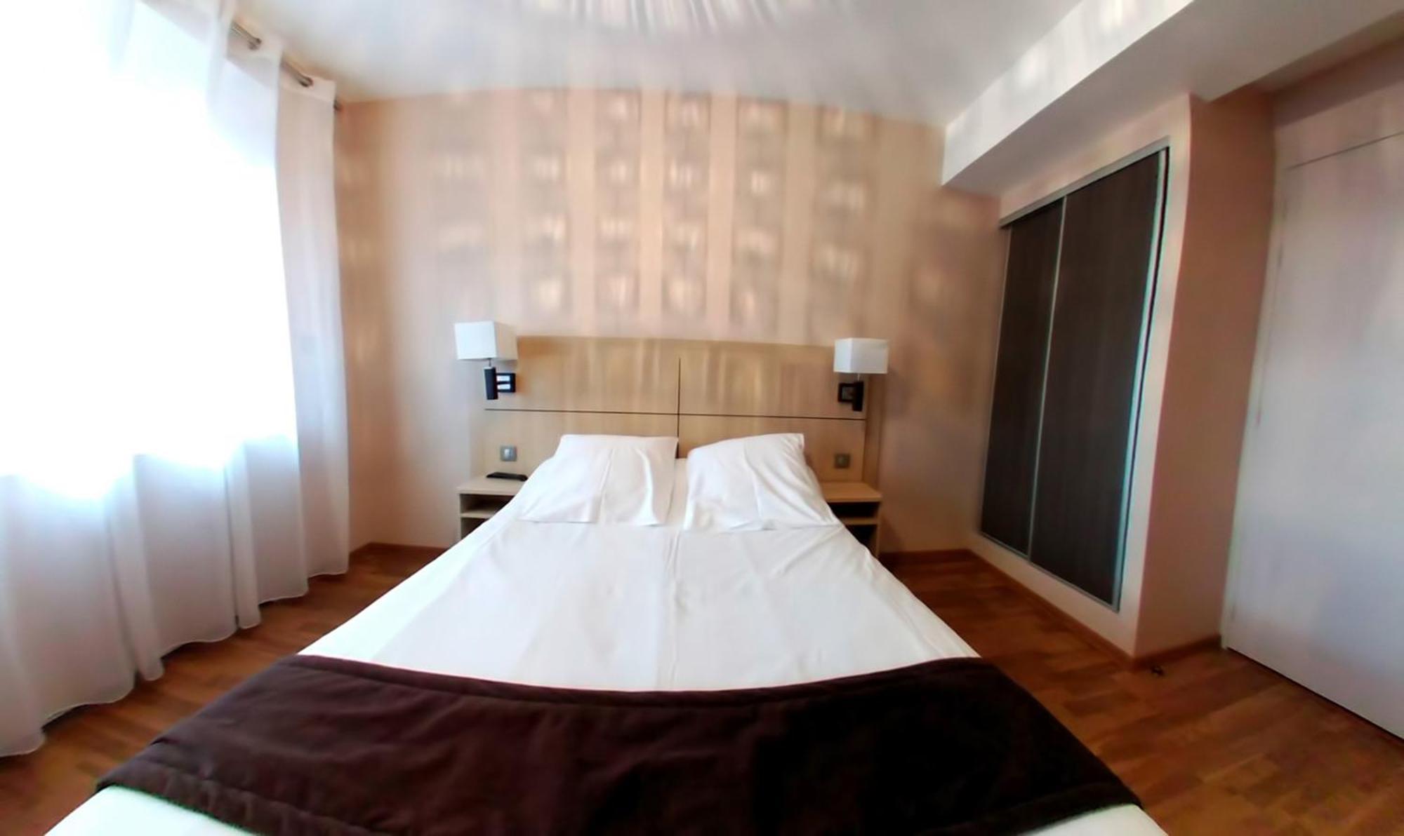 Hotel Au Bon Coin Cloyes-sur-le-Loir Экстерьер фото