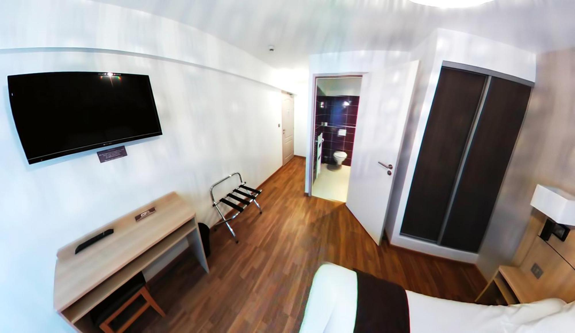 Hotel Au Bon Coin Cloyes-sur-le-Loir Экстерьер фото